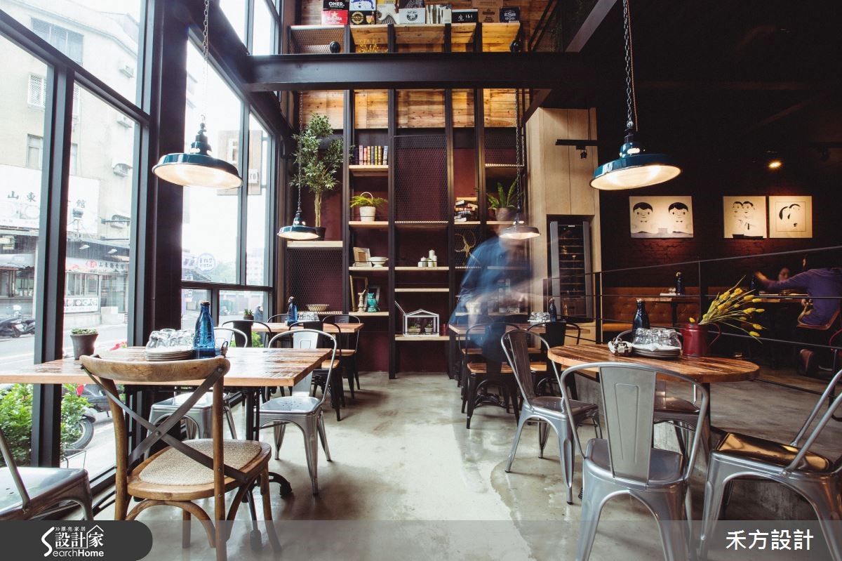 位於新竹市東區的 60 坪 Loft 風小酒館名為「EISEN bi