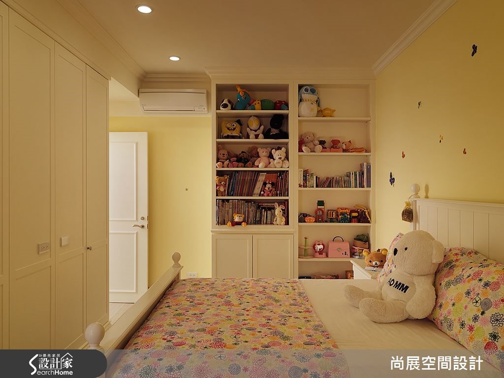依山勢建造的別墅,房屋內部有著特殊的高低差地坪與挑