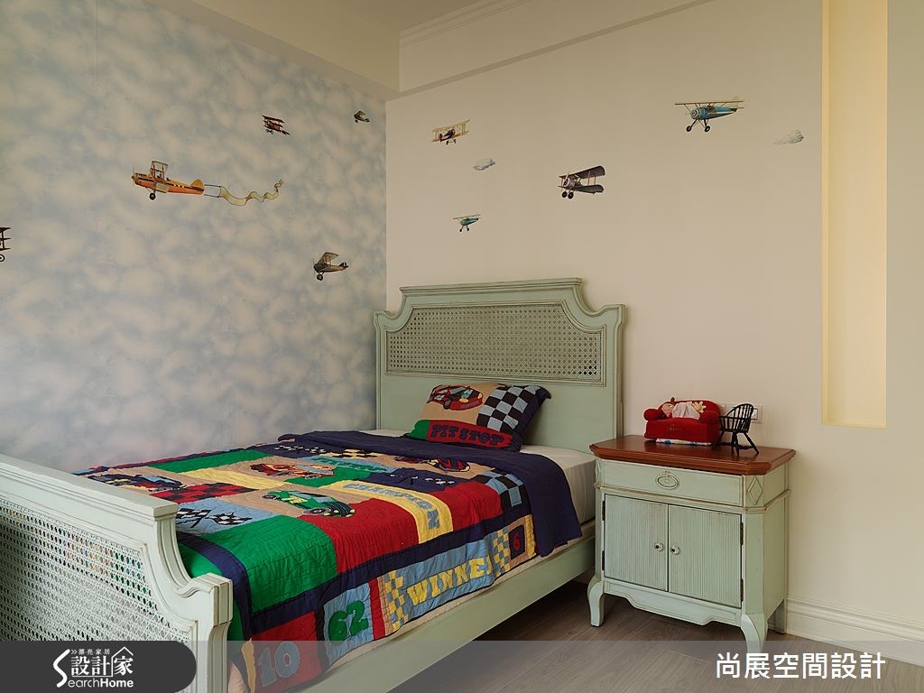 依山勢建造的別墅,房屋內部有著特殊的高低差地坪與挑