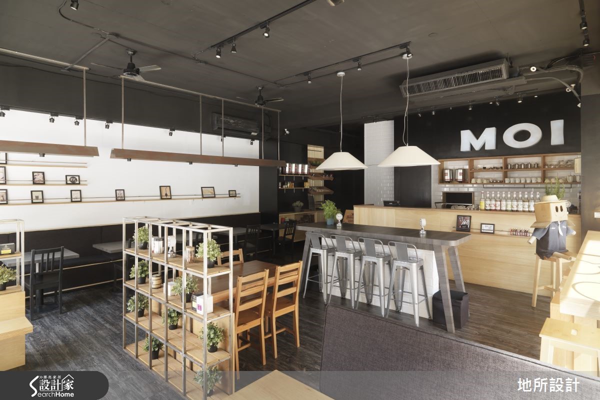 躋身於桃園巷弄裡的「 Moi the diner 」早午餐廳,少