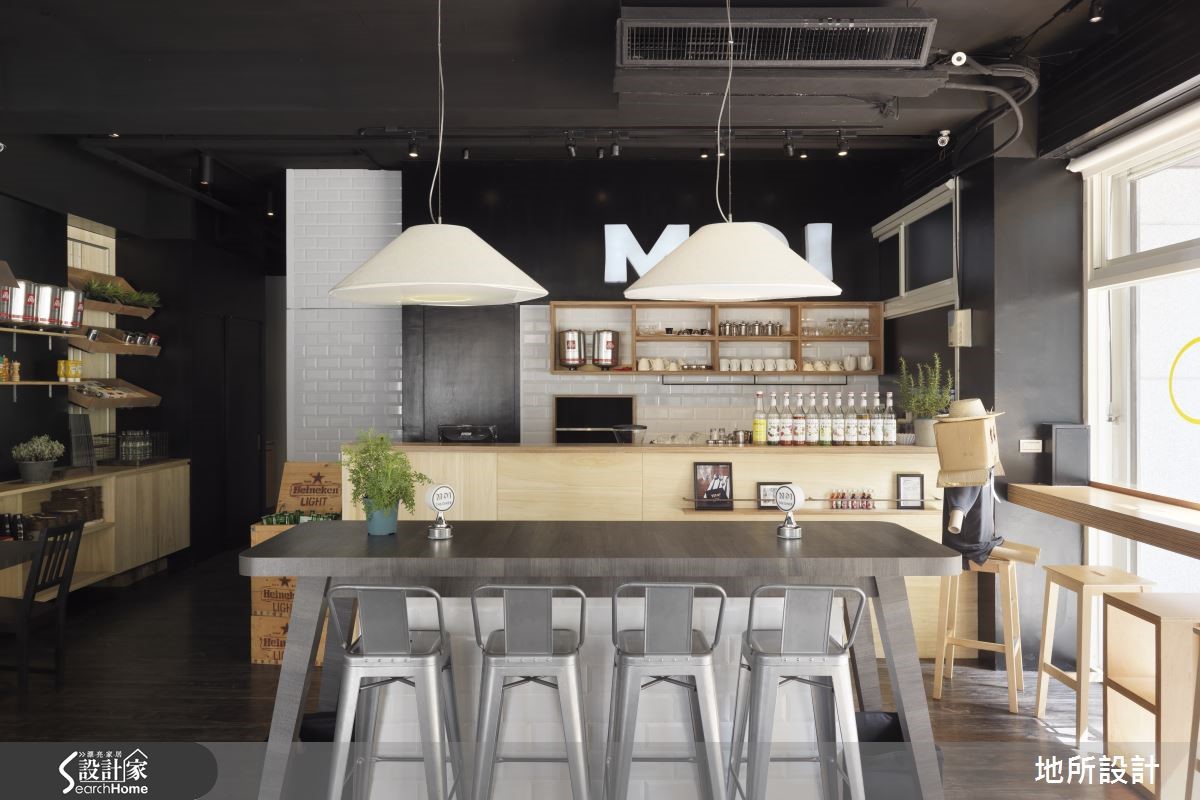 躋身於桃園巷弄裡的「 Moi the diner 」早午餐廳,少