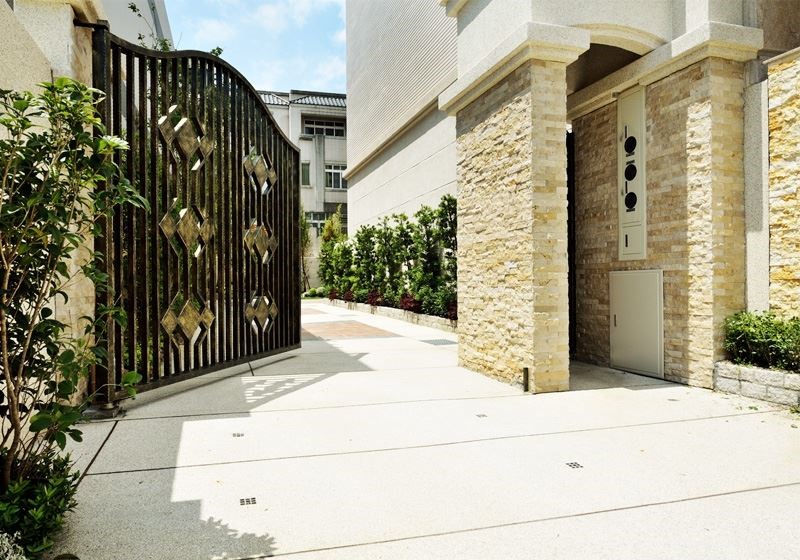 臺中君鑑機構2010年所推出位於北屯十期重劃區的建案「山水一品」。 臺中君鑑機構2010年所推出位於北屯十期重劃區的建案「山水一品」。