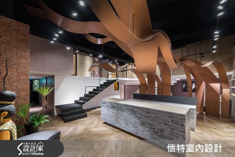 下班後,不如就到泰式按摩店體驗舒適有勁的按摩手法,