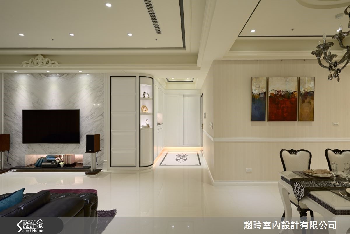 黑與白為譜曲,簡化新古典風格的繁複華麗,同時滿足所有家庭成員的願望,讓居家空間不僅高貴雅致,也成為心中最溫暖的歸依。 黑與白為譜曲,簡化新古典風格的繁複華麗,同時滿足所有家庭成員的願望,讓居家空間不僅高貴雅致,也成為心中最溫暖的歸依。