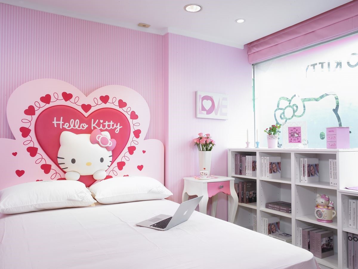 2015年歐德集團為了讓民眾感受 Hello kitty 夢幻王國的公主夢,用甫推出的新品 Kitty 系列傢俱,精心改裝打造了『 Hello Kitt y公主夢幻園地』,並已於5 月份在歐德傢俱Hello Kitty專賣店內正式開幕。 2015年歐德集團為了讓民眾感受 Hello kitty 夢幻王國的公主夢,用甫推出的新品 Kitty 系列傢俱,精心改裝打造了『 Hello Kitt y公主夢幻園地』,並已於5 月份在歐德傢俱Hello Kitty專賣店內正式開幕。
