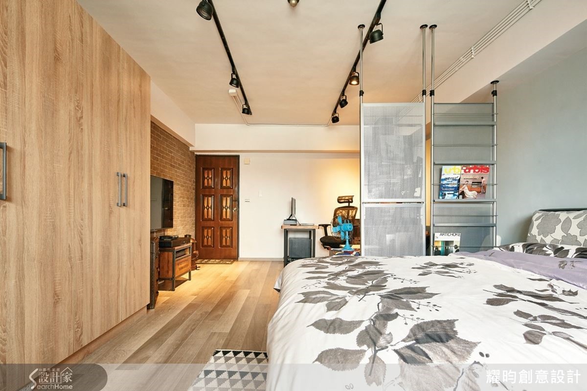 充滿 Loft 風的 14 坪小套房,不做實牆隔間,極具穿透