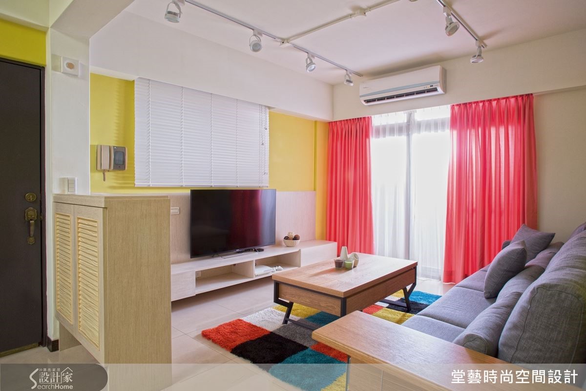 屋主是個年輕的科技業型男,而這室內約 20 坪左右的公