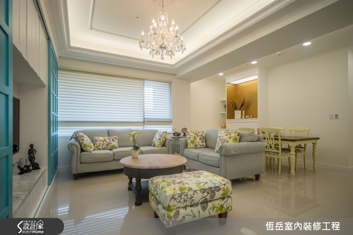天花線板裝飾延伸空間高度,以白色為主佐線條修飾,放大空間感受。 天花線板裝飾延伸空間高度,以白色為主佐線條修飾,放大空間感受。
