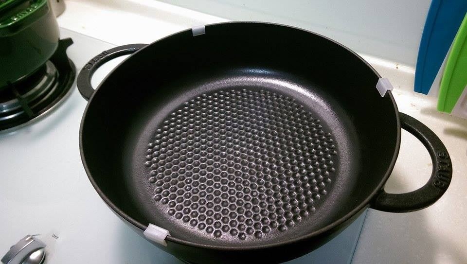 STAUB 28CM 蜂巢鍋 圖片提供_Martin Su STAUB 28CM 蜂巢鍋 圖片提供_Martin Su