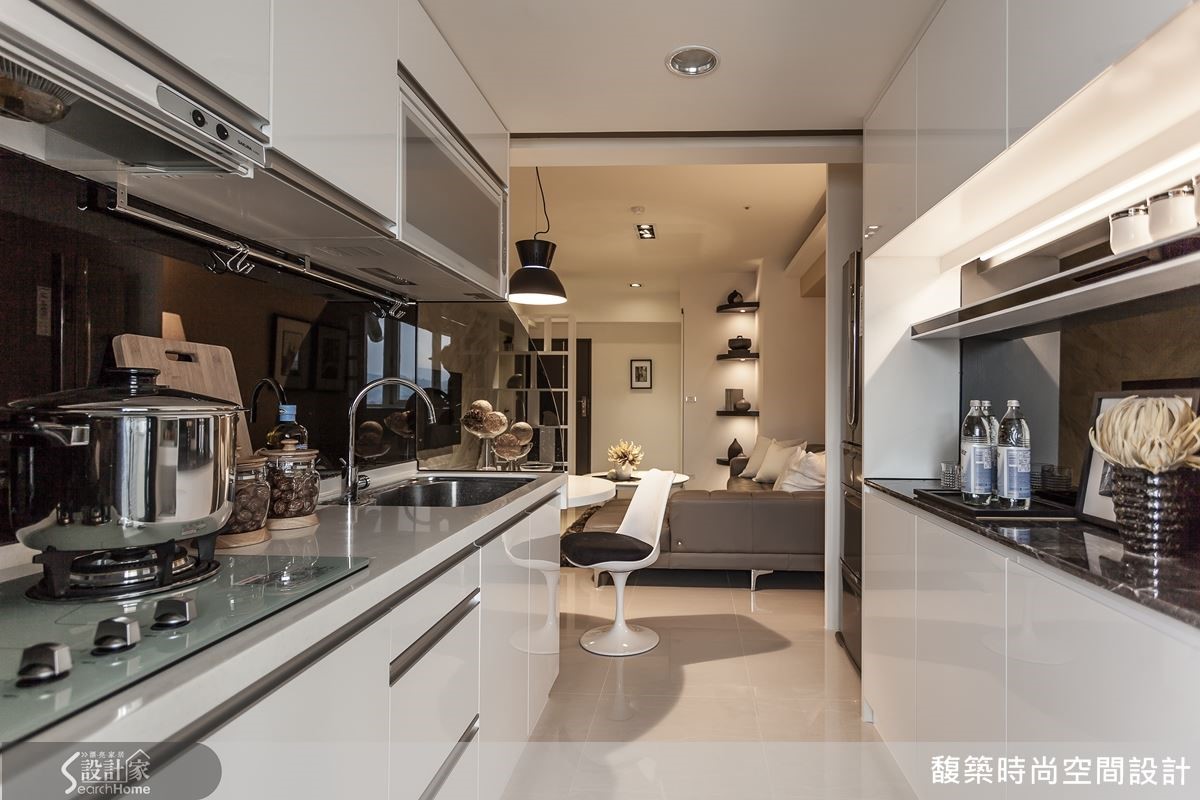這是一間 25 坪的老屋翻修案例,屋主因為新增的家庭成