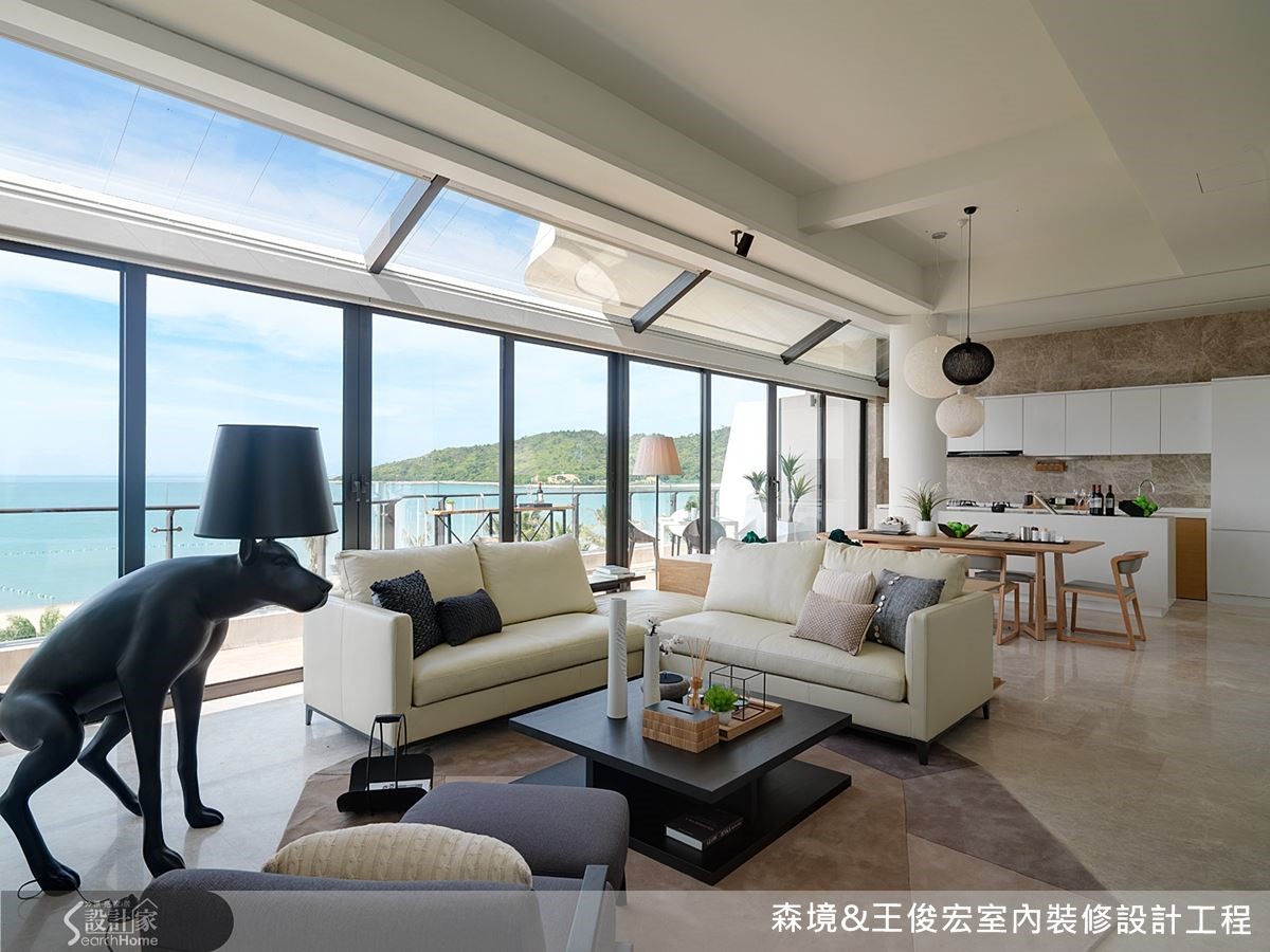 透過減法設計,打開格局,讓海景住宅的空間優勢發揮得淋漓盡致。 透過減法設計,打開格局,讓海景住宅的空間優勢發揮得淋漓盡致。
