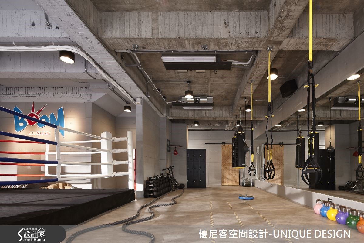 設計師將老屋改造為台北市的百坪健身中心,以粗獷 Lof