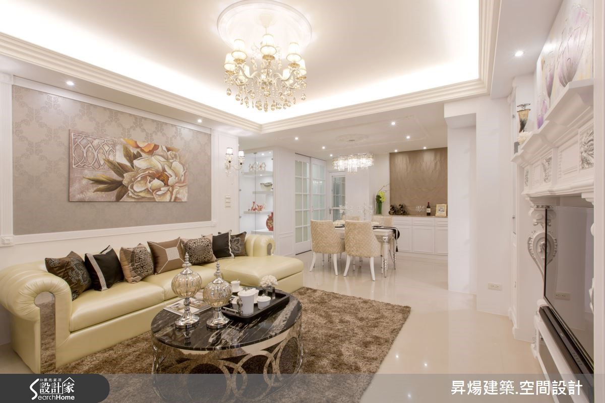 屋主希望宮廷古典風大量的表現在自己家中,同時兼具收藏展示及收納功能。 屋主希望宮廷古典風大量的表現在自己家中,同時兼具收藏展示及收納功能。