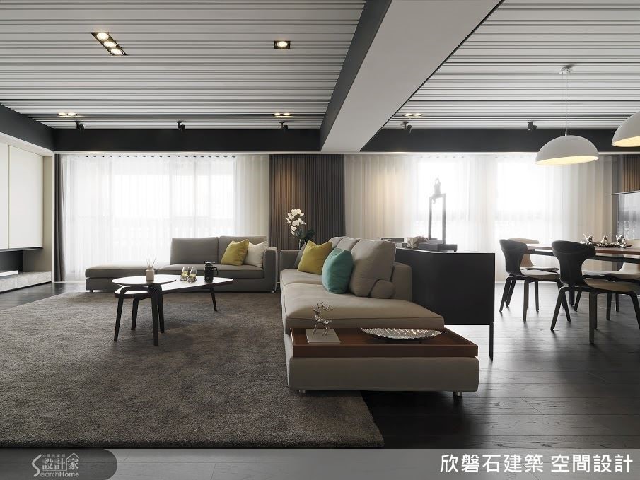 這戶百來坪的高層住宅,是一對頂客族夫妻的家。身為醫