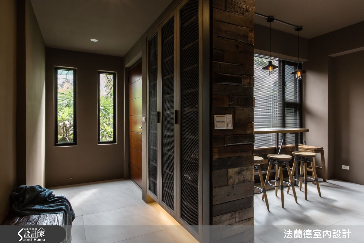歸國二代子承父業,在父親退休後接下傳產工廠,為台北