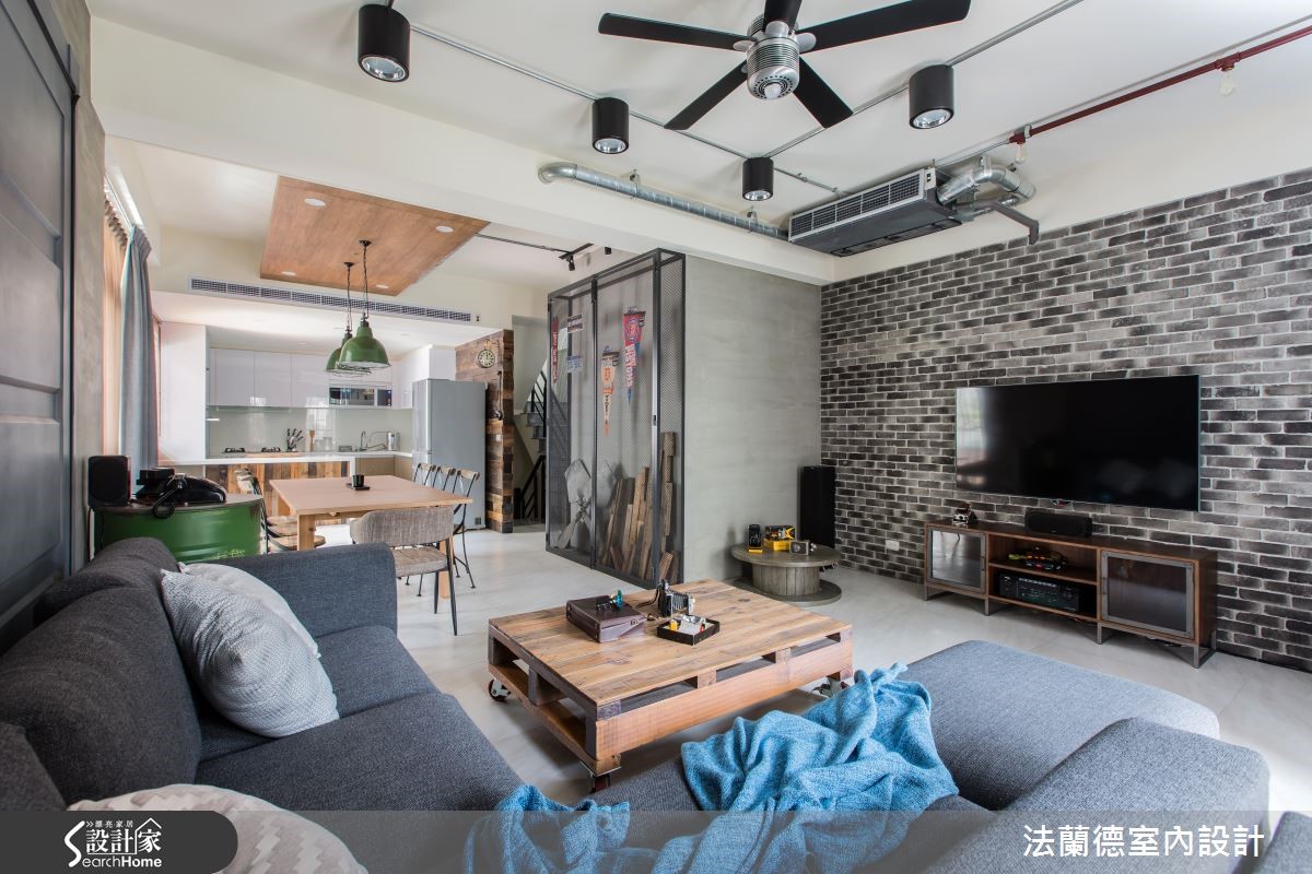 歸國二代子承父業,在父親退休後接下傳產工廠,為台北