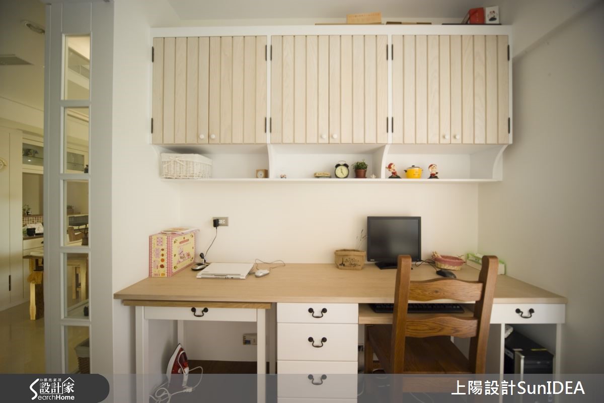 位於台北市大同區的 20 坪鄉村宅,設計師加入珪藻土、