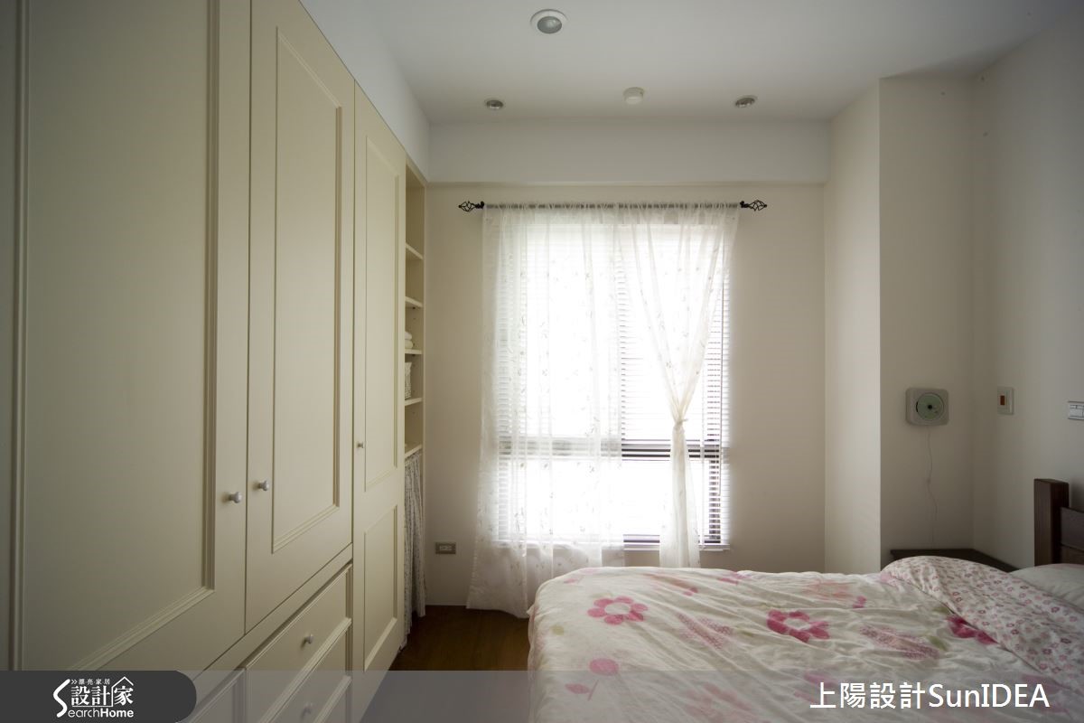 位於台北市大同區的 20 坪鄉村宅,設計師加入珪藻土、