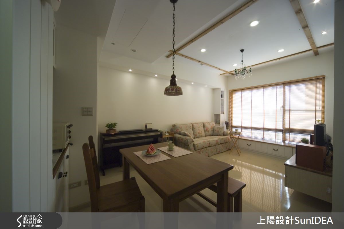 位於台北市大同區的 20 坪鄉村宅,設計師加入珪藻土、
