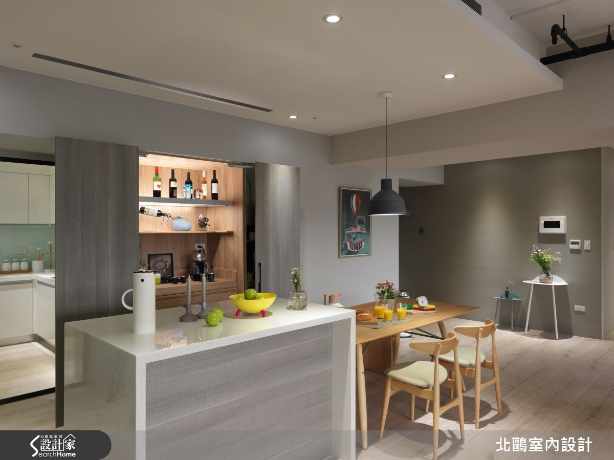 位於新北市新莊區的 35 坪新成屋,以開放式格局將生活