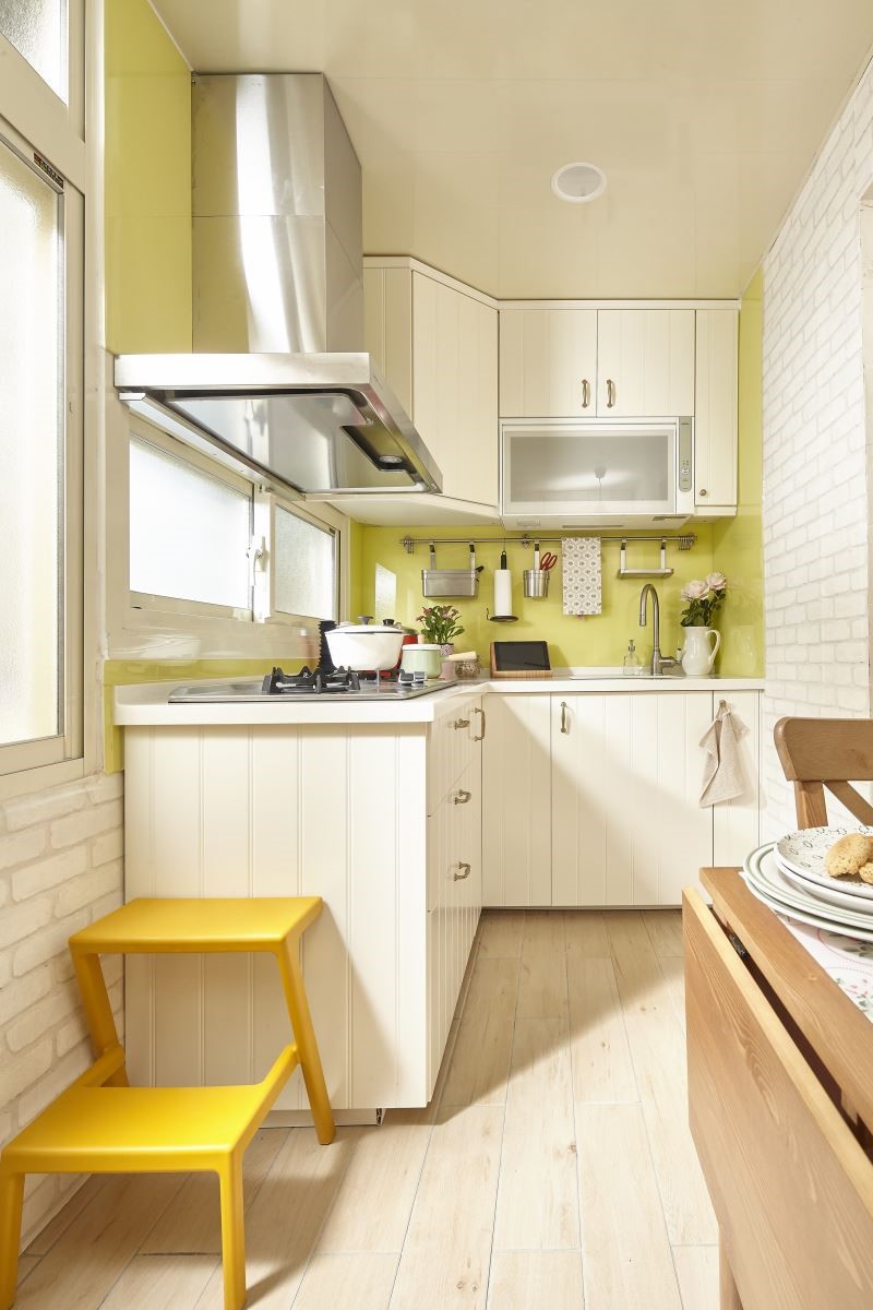 運用家具櫃體:IKEA METOD系統廚櫃組合、HITTARP 門板、MÄSTERBY 墊腳凳NT.$1,295元 運用家具櫃體:IKEA METOD系統廚櫃組合、HITTARP 門板、MÄSTERBY 墊腳凳NT.$1,295元
