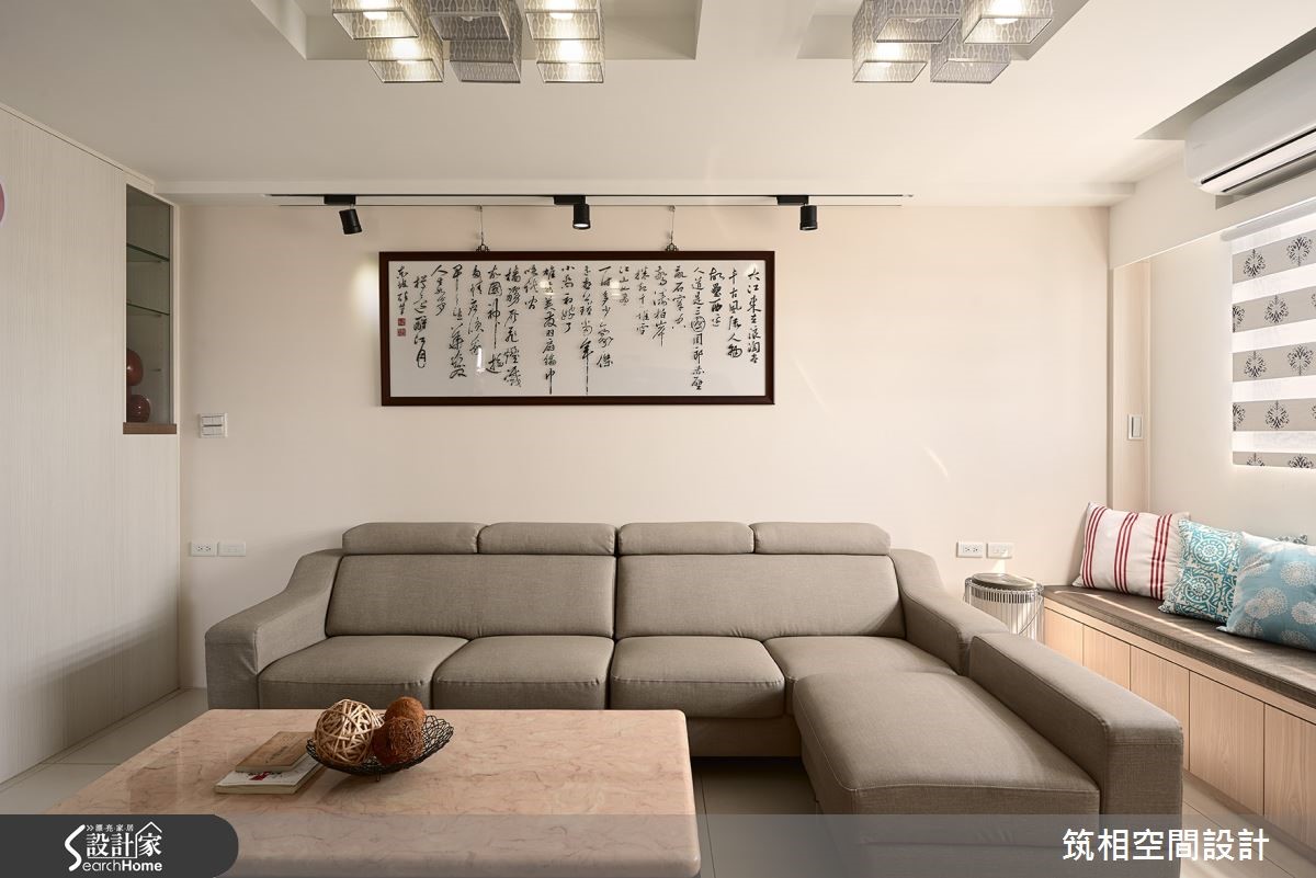 位於新竹的 55 坪新成屋,在屋高 5 米 2 的室內加入夾