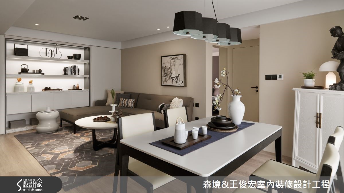 卸除局部牆面,為黝暗的 35 坪室內引入明亮光流,廊道