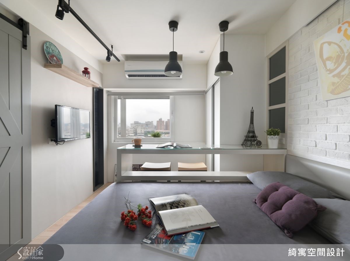 屋主在工作地點附近購入這間 7 坪的小屋,希望為自己