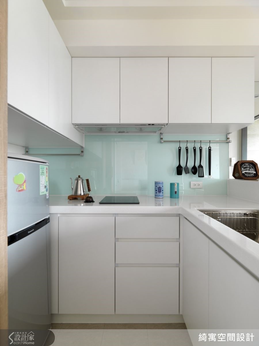 屋主在工作地點附近購入這間 7 坪的小屋,希望為自己