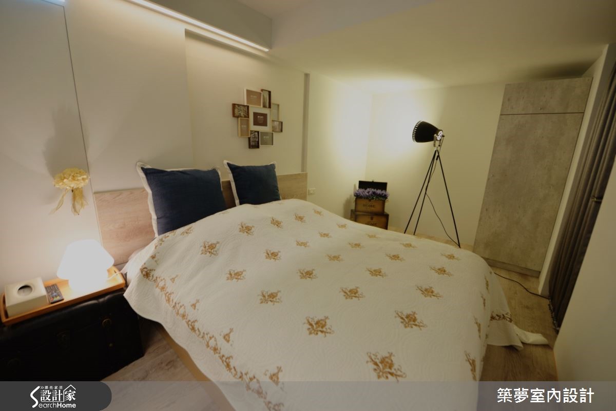 整體臥室,精算設計搭載完善收納功能,以熟稔技巧劃分視線角度,讓視覺延伸,享受寬敞紓壓的空間感。佐以簡約線條收斂空間,精選精品家飾、家具相襯,突顯專屬的旅店時尚美學。 整體臥室,精算設計搭載完善收納功能,以熟稔技巧劃分視線角度,讓視覺延伸,享受寬敞紓壓的空間感。佐以簡約線條收斂空間,精選精品家飾、家具相襯,突顯專屬的旅店時尚美學。