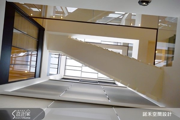 本案位於新北市林口區, 100 坪的現代風透天別墅,整