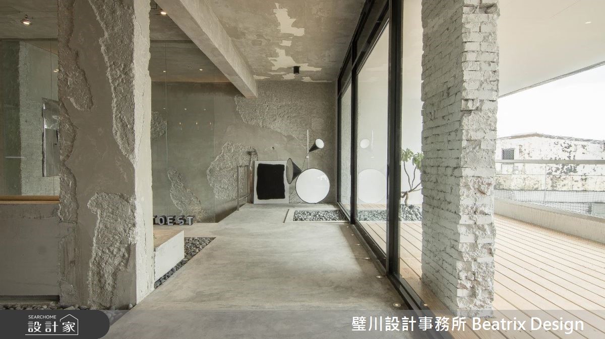 擁有絕佳景觀的 25 坪居宅,坐落於半山間並正臨基隆港