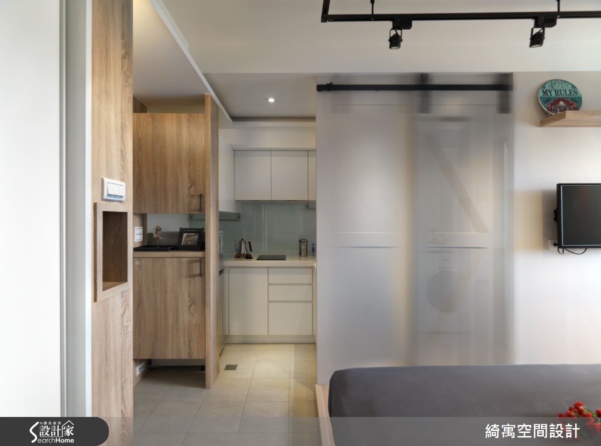 位於新北市中和區的 7 坪小宅,屋主購入此屋作為工作