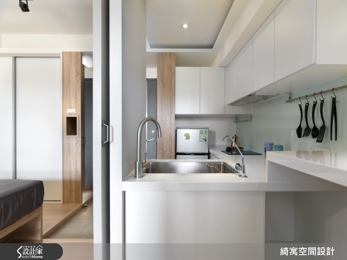 位於新北市中和區的 7 坪小宅,屋主購入此屋作為工作