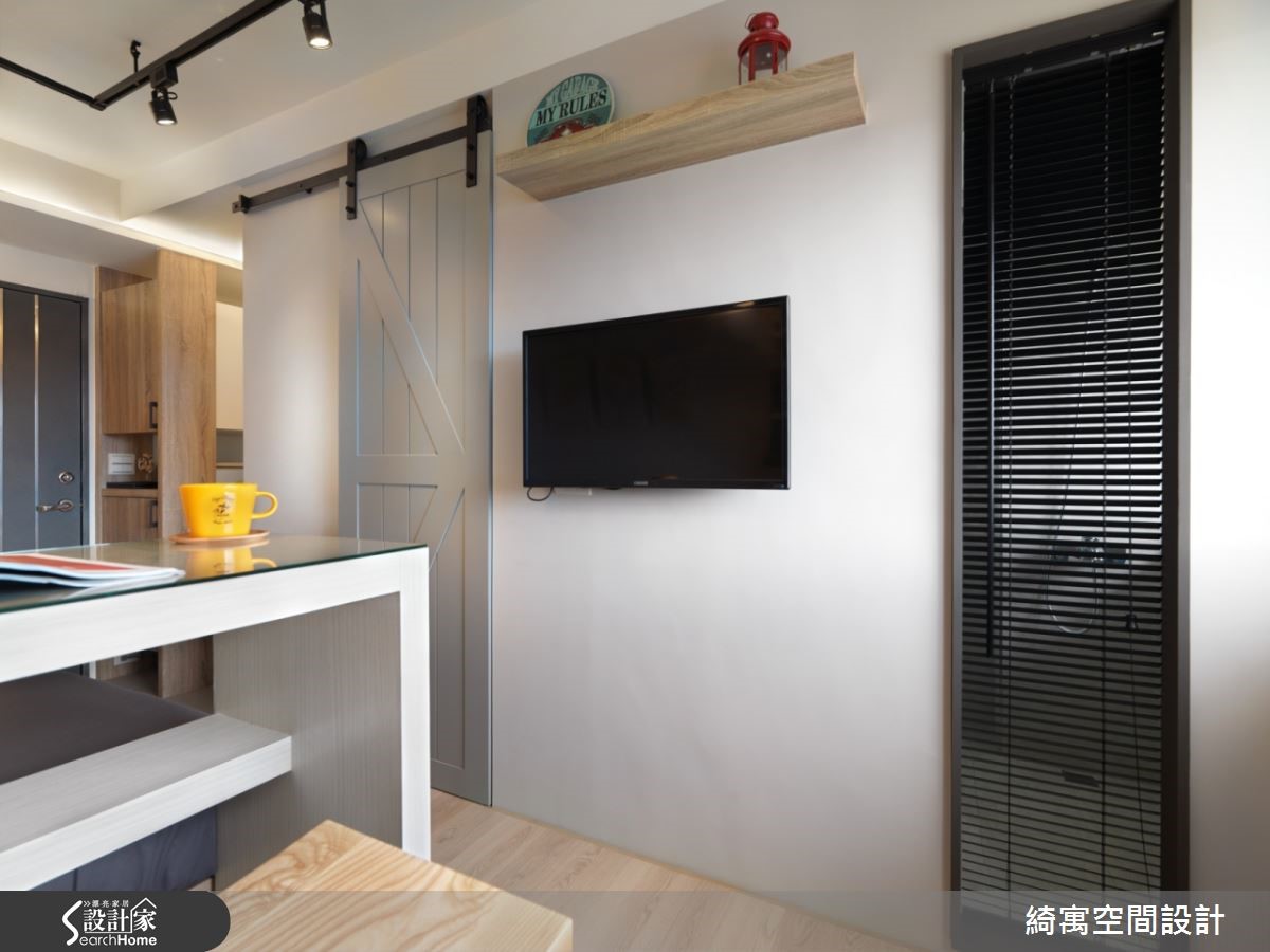 位於新北市中和區的 7 坪小宅,屋主購入此屋作為工作