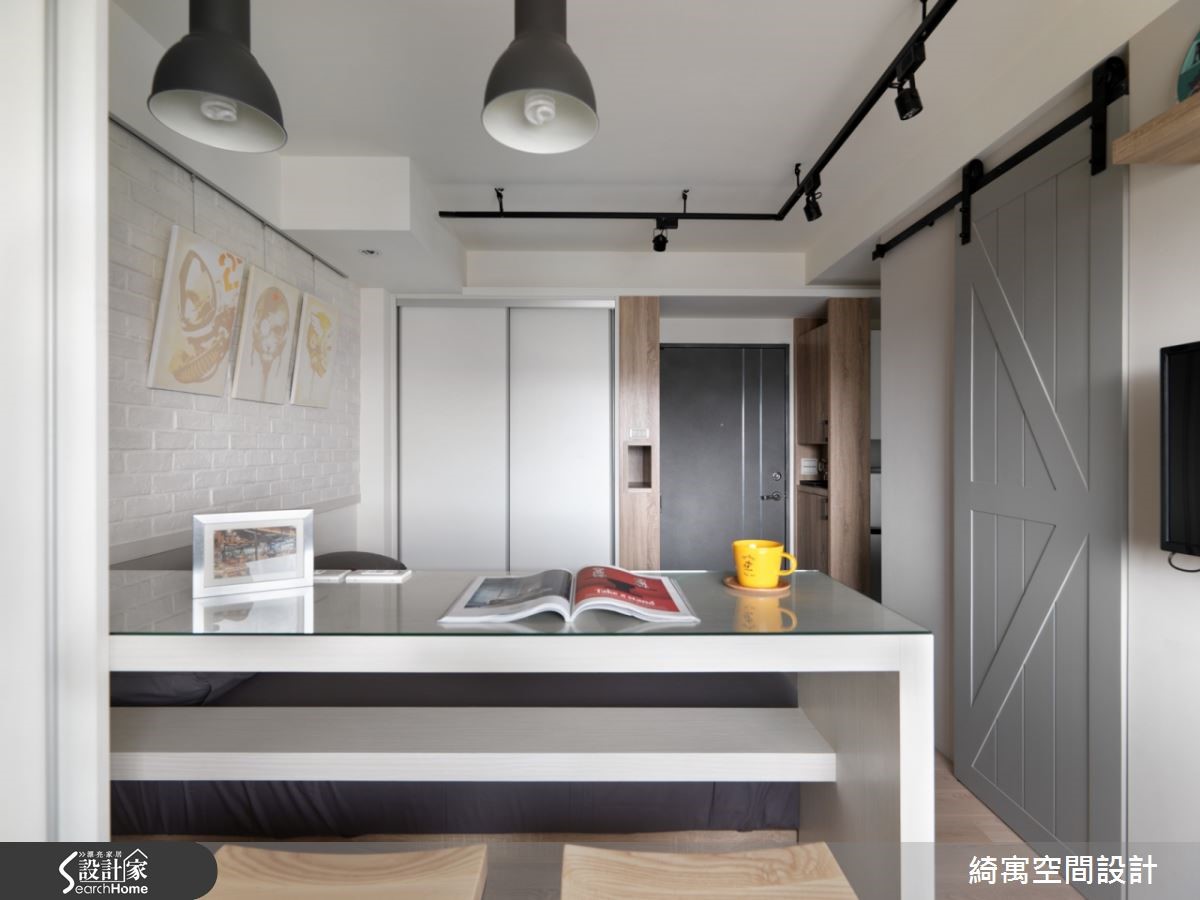 位於新北市中和區的 7 坪小宅,屋主購入此屋作為工作