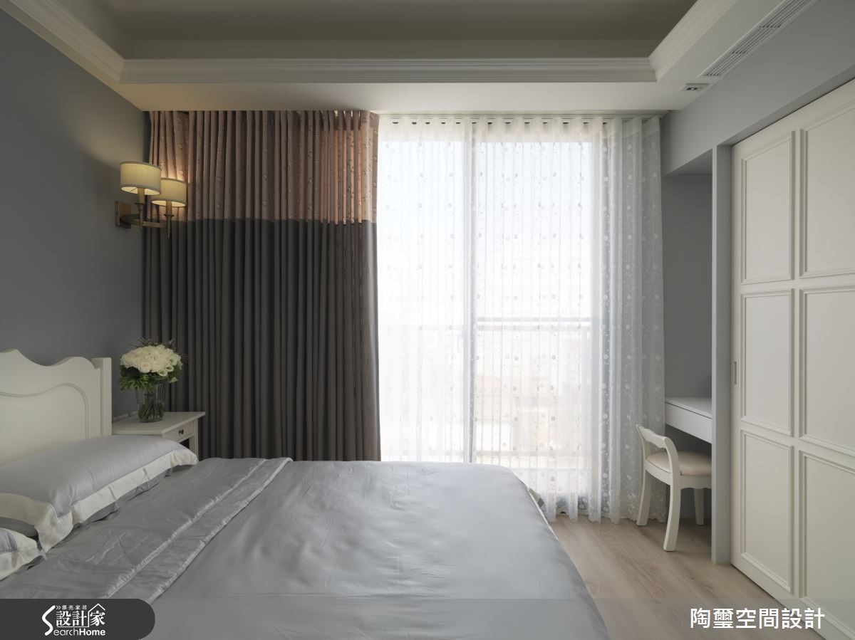 每天早晨,打開美式純白百葉窗,迎向溫煦陽光,彷彿化