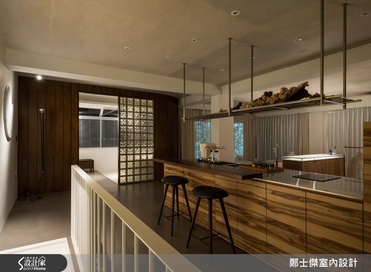 30 坪的居宅,座落於台灣北部濱海處,是身為家庭主婦