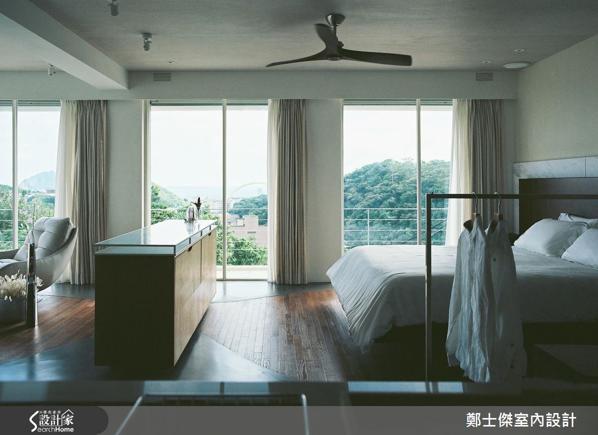 30 坪的居宅,座落於台灣北部濱海處,是身為家庭主婦