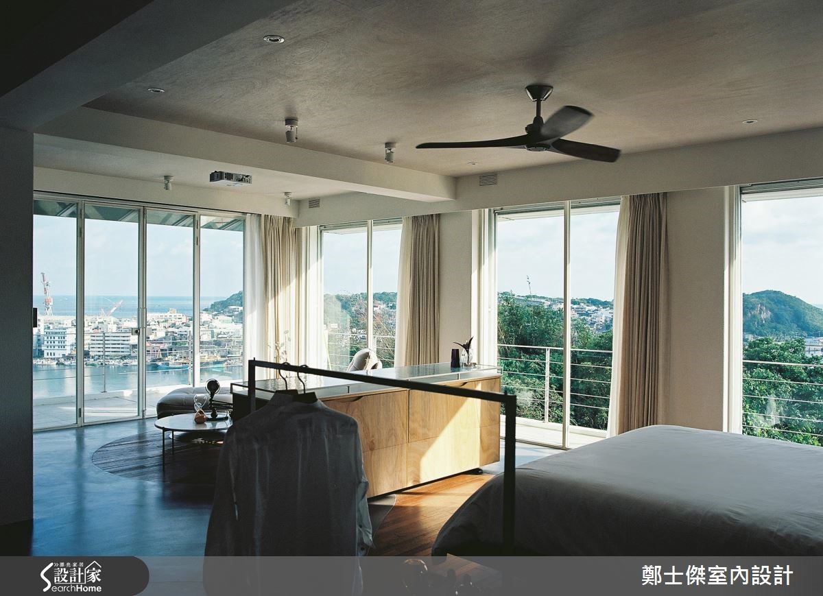 30 坪的居宅,座落於台灣北部濱海處,是身為家庭主婦