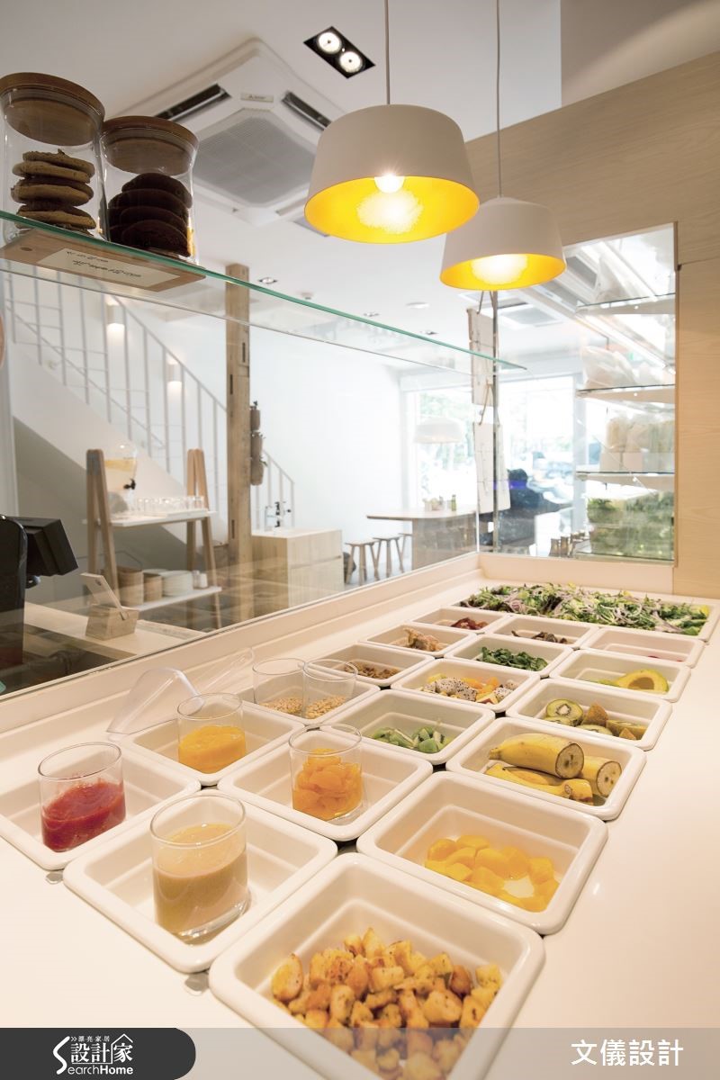 習慣於日系著名蓋飯連鎖店吉野家的鮮橘色外觀,一定會