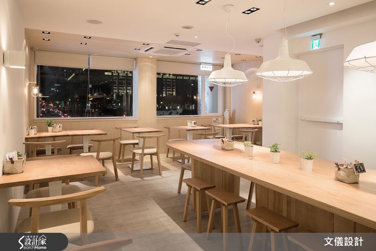 習慣於日系著名蓋飯連鎖店吉野家的鮮橘色外觀,一定會