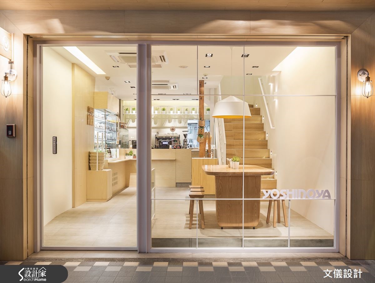 習慣於日系著名蓋飯連鎖店吉野家的鮮橘色外觀,一定會