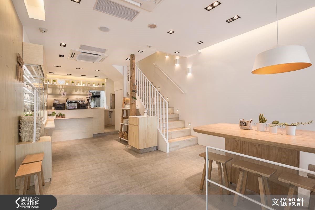 習慣於日系著名蓋飯連鎖店吉野家的鮮橘色外觀,一定會