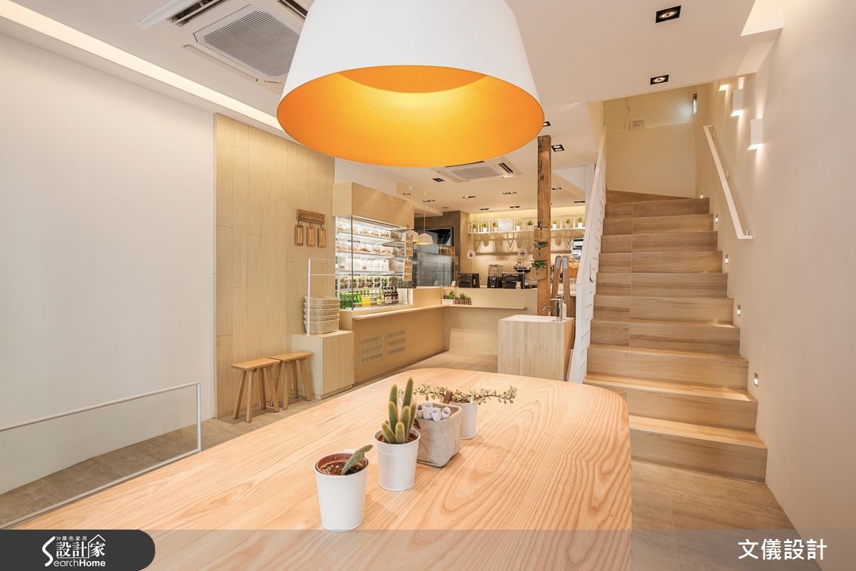 習慣於日系著名蓋飯連鎖店吉野家的鮮橘色外觀,一定會