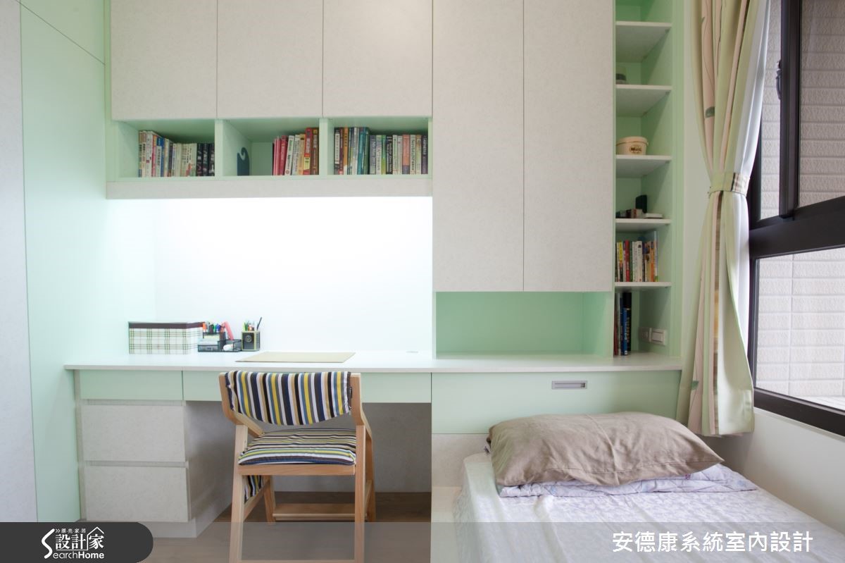 27 坪的新成屋,原本建商所附的廚房天花較客廳低,因