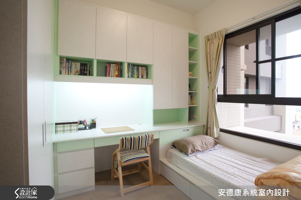 27 坪的新成屋,原本建商所附的廚房天花較客廳低,因