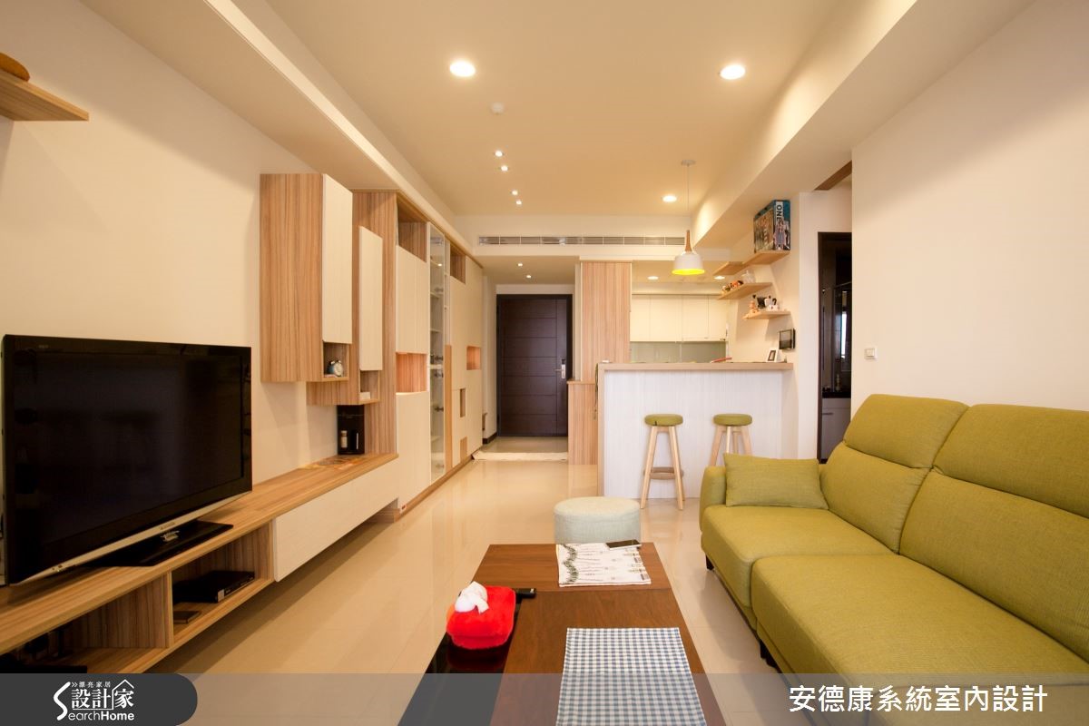27 坪的新成屋,原本建商所附的廚房天花較客廳低,因