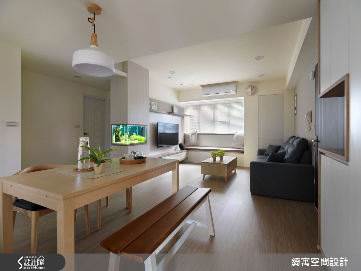 放大了客餐廳的空間尺度,佐以清爽的日系美學手法,予人無比自在的舒壓療癒感受。 放大了客餐廳的空間尺度,佐以清爽的日系美學手法,予人無比自在的舒壓療癒感受。