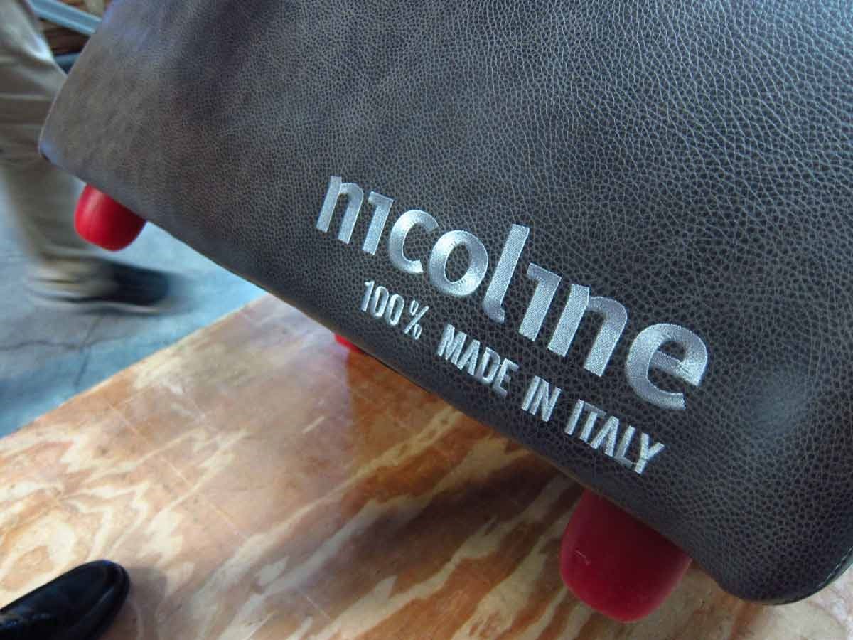 強調百分之百義大利製造,Nicoline 的精緻美學,源自深層的義大利文化。 強調百分之百義大利製造,Nicoline 的精緻美學,源自深層的義大利文化。